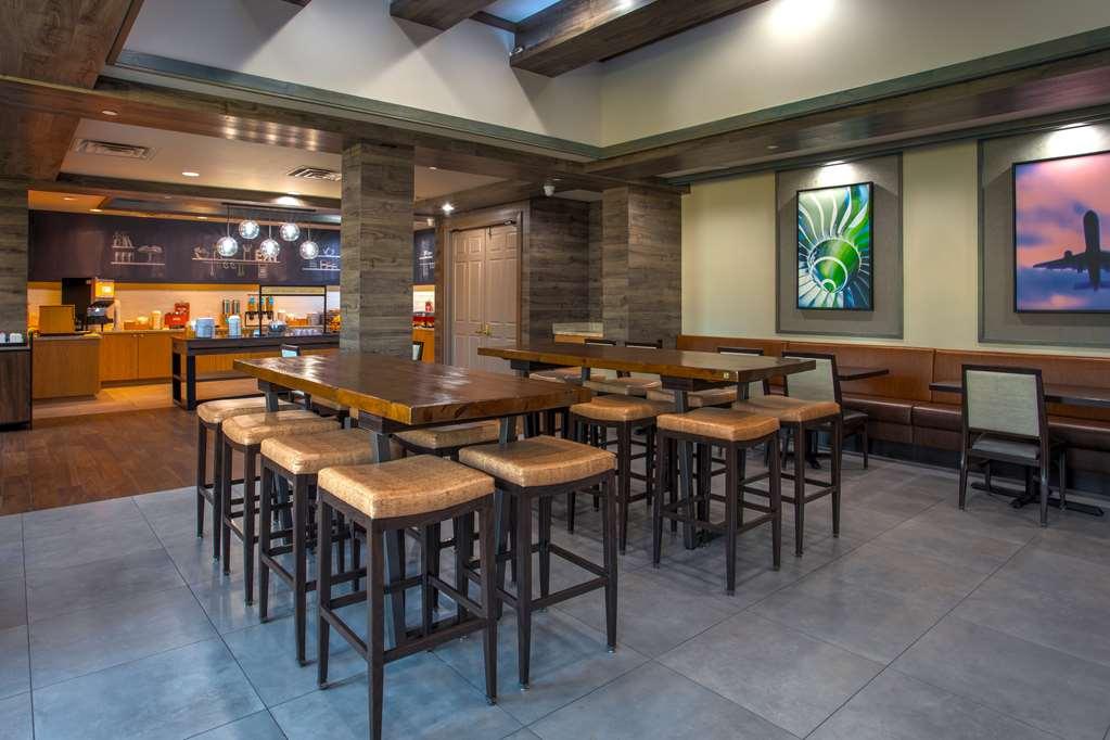 Hampton Inn And Suites Newark Airport Elizabeth Restaurant photo