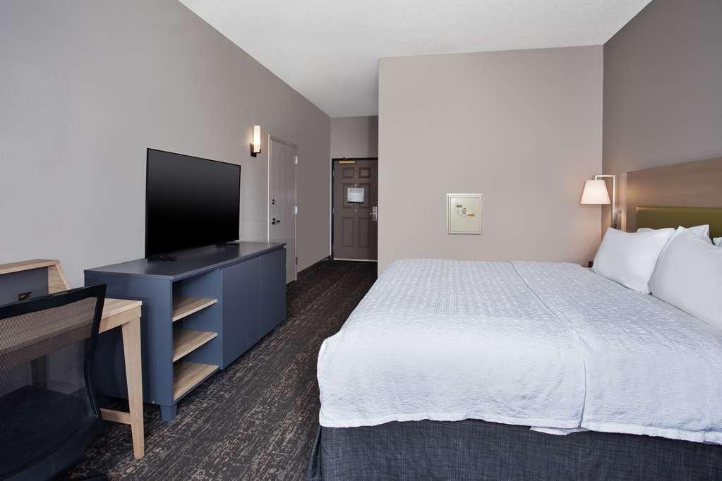 Hampton Inn And Suites Newark Airport Elizabeth Room photo