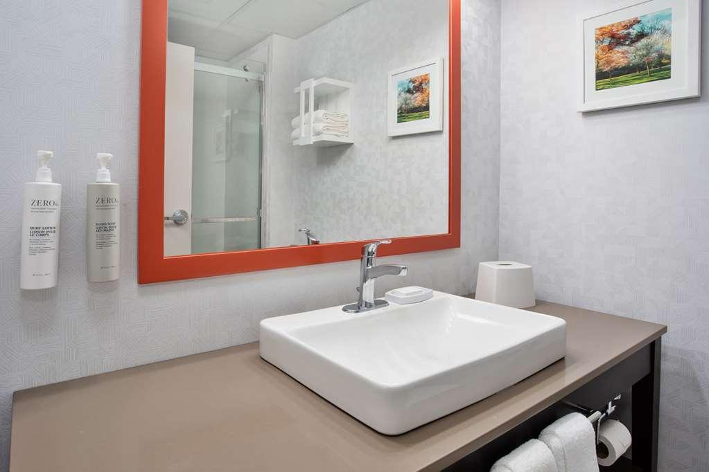Hampton Inn And Suites Newark Airport Elizabeth Room photo