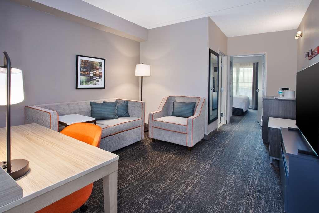 Hampton Inn And Suites Newark Airport Elizabeth Room photo