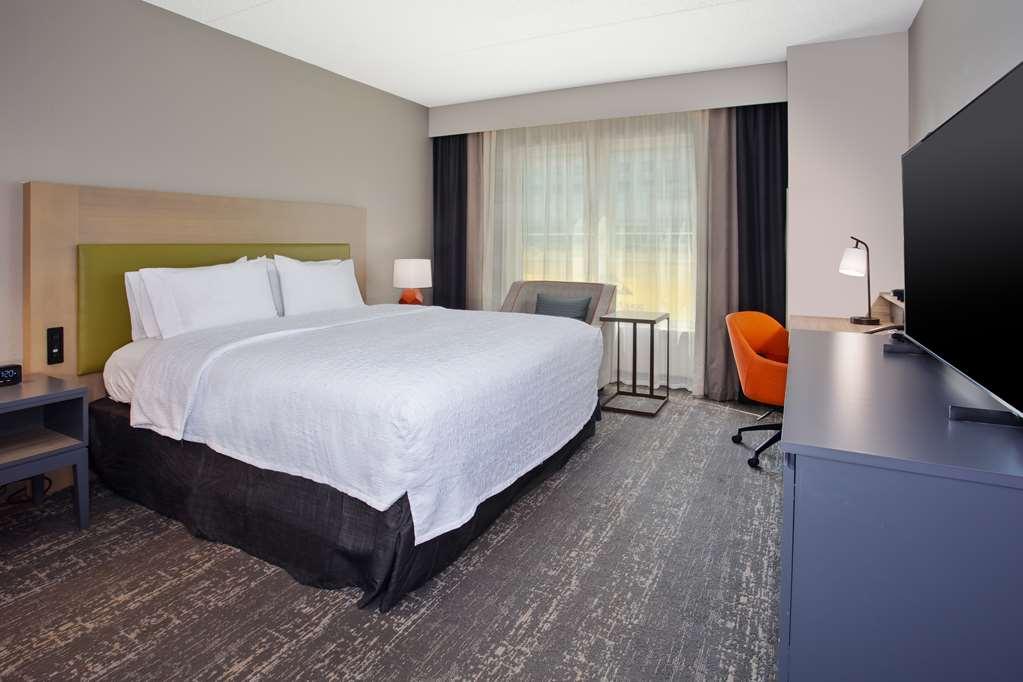 Hampton Inn And Suites Newark Airport Elizabeth Room photo