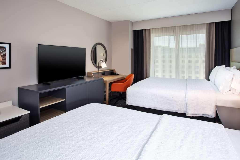 Hampton Inn And Suites Newark Airport Elizabeth Room photo