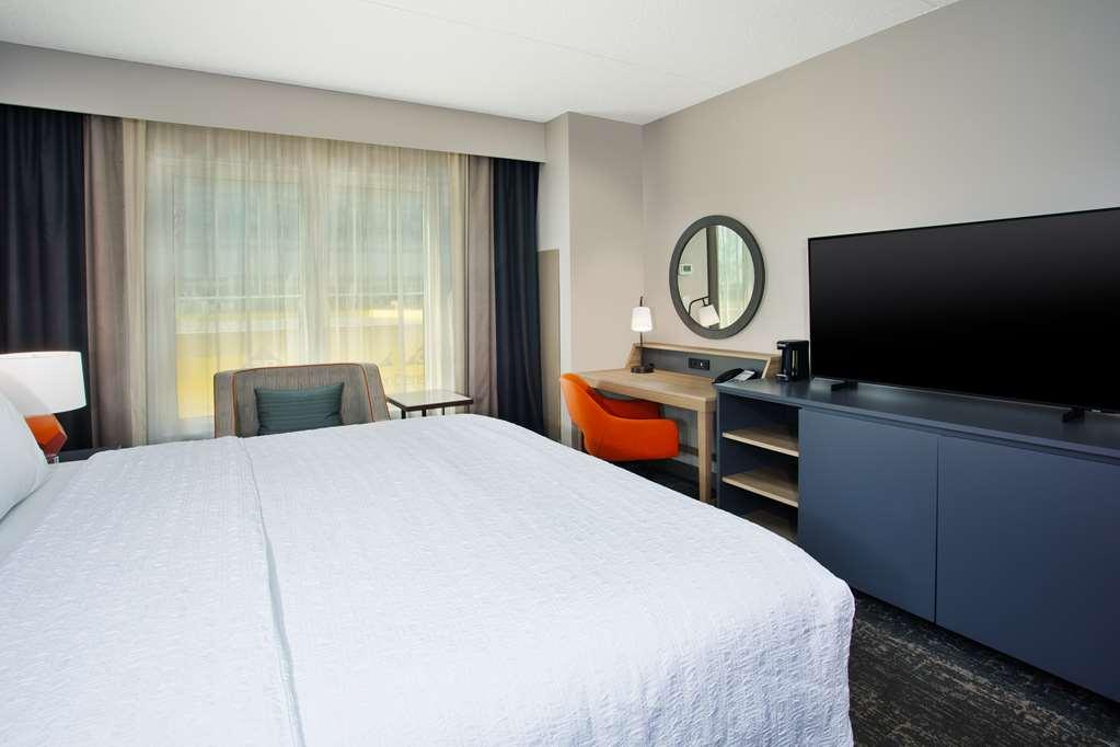 Hampton Inn And Suites Newark Airport Elizabeth Room photo
