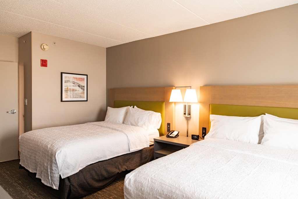 Hampton Inn And Suites Newark Airport Elizabeth Room photo