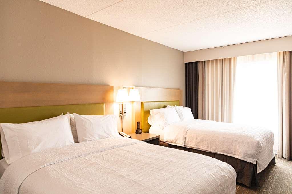 Hampton Inn And Suites Newark Airport Elizabeth Room photo