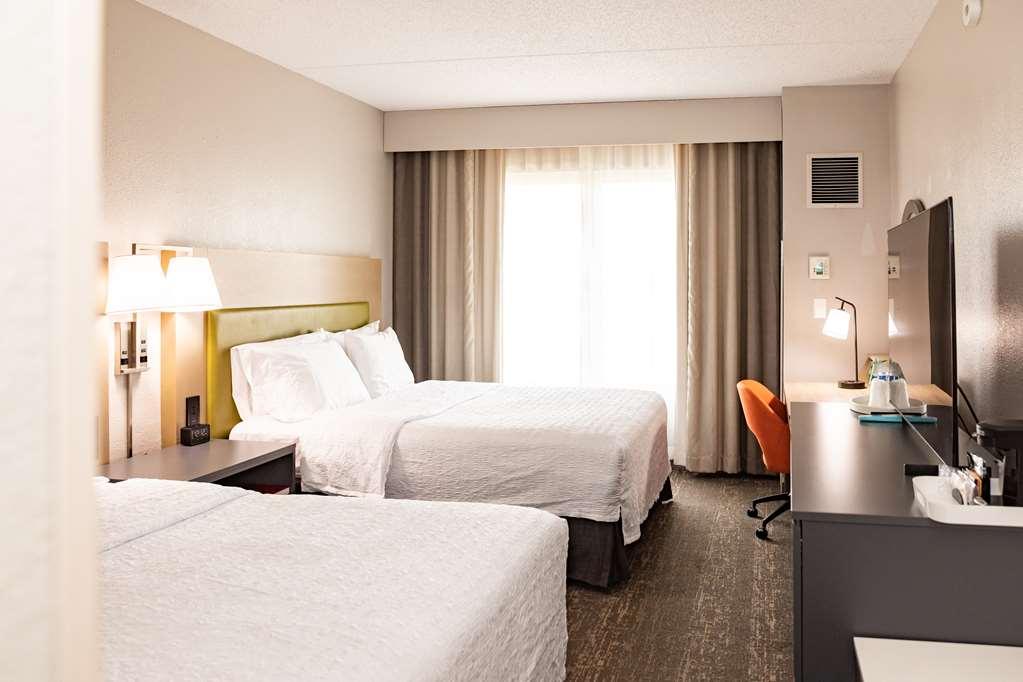 Hampton Inn And Suites Newark Airport Elizabeth Room photo