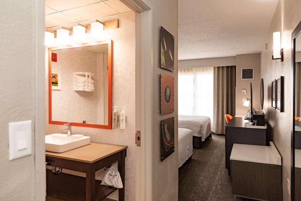 Hampton Inn And Suites Newark Airport Elizabeth Room photo