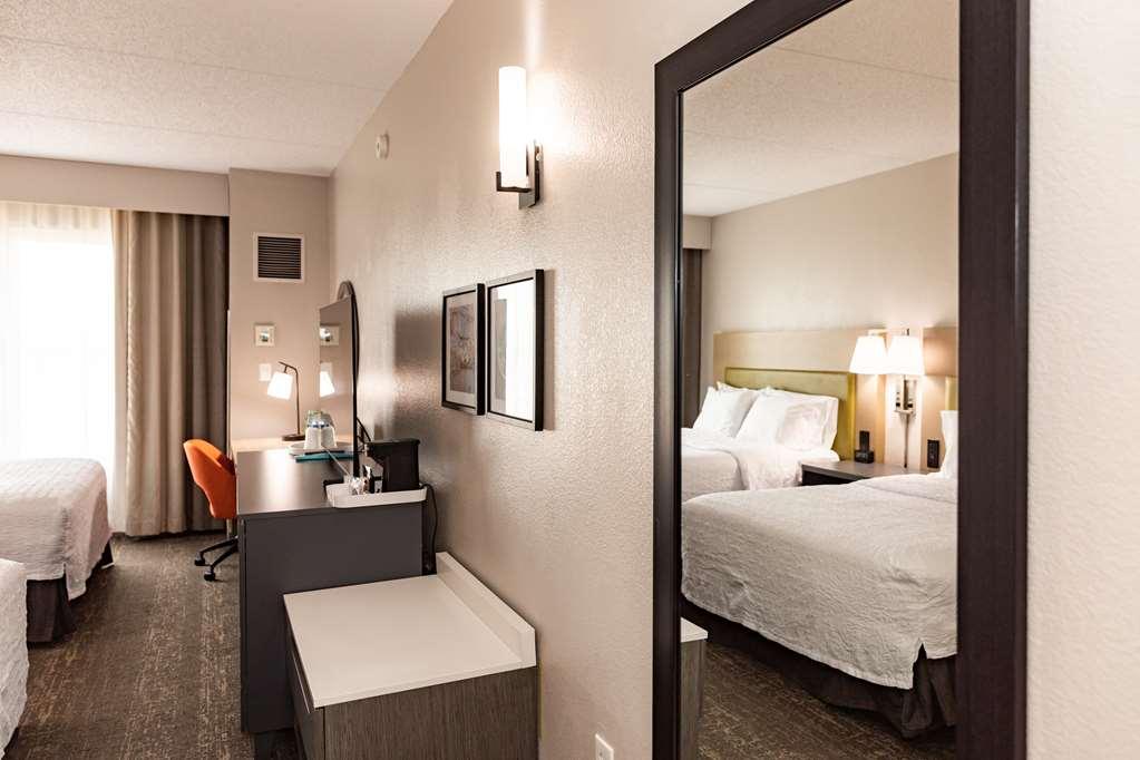 Hampton Inn And Suites Newark Airport Elizabeth Room photo